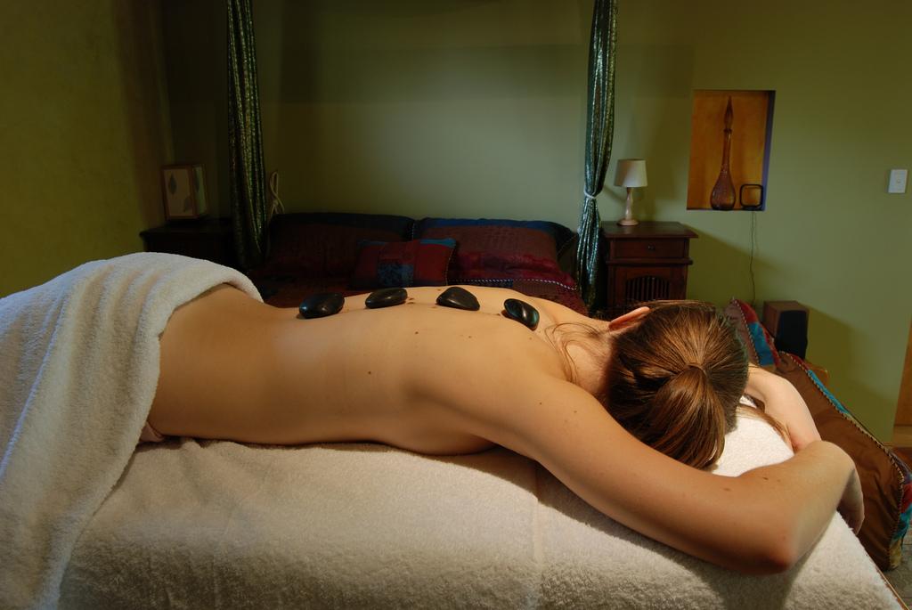 <b>HotStone_massage</b>